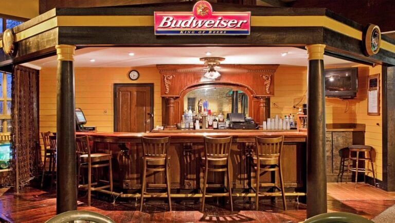 Hotel bar near Six Flags St. Louis