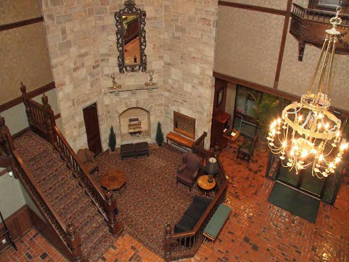 Enjoy Rustic Elegance at out Eureka, MO Hotel
