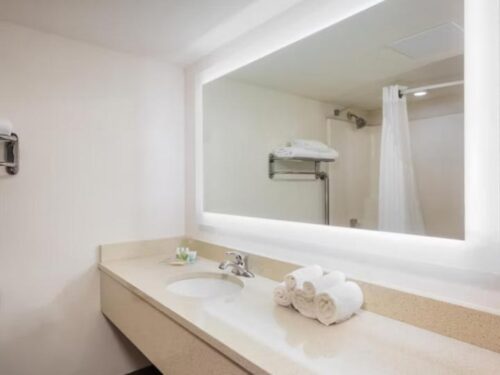 Book Family Hotel Rooms in Eureka, Missouri