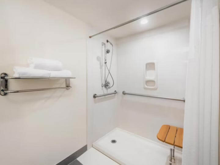 Holiday Inn Six Flags Guest Reviews