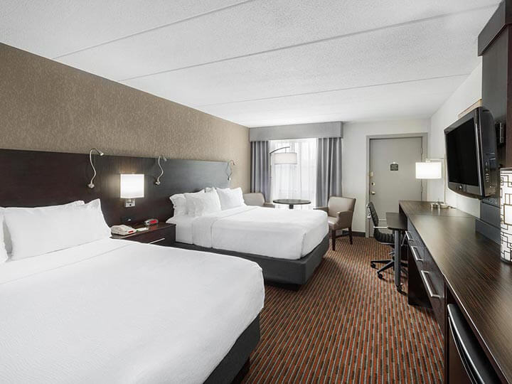 Hotel Rooms Near Six Flags St. Louis in Eureka, MO