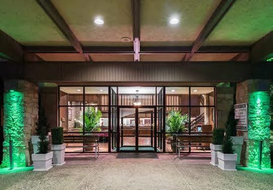 Stay at the Holiday Inn at Six Flags St. Louis in Eureka, MO
