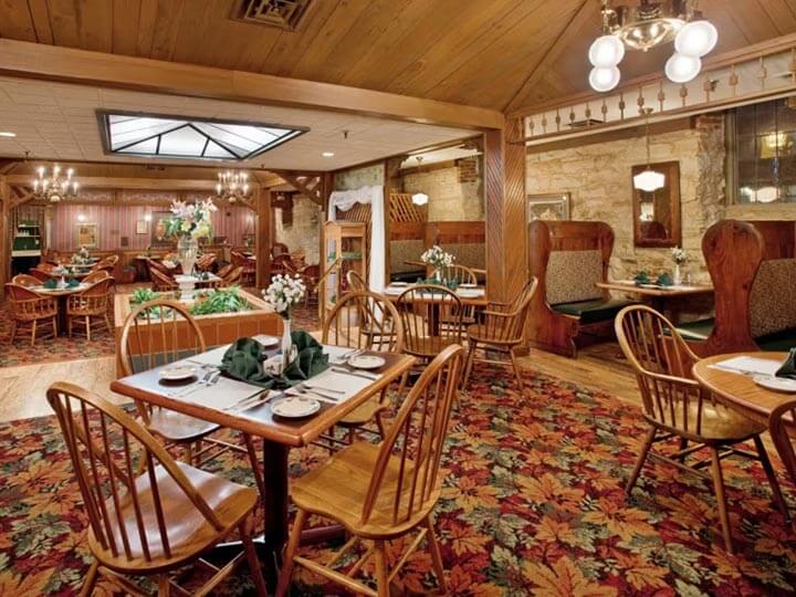 Hotel Restaurant Near Six Flags St. Louis in Eureka, MO