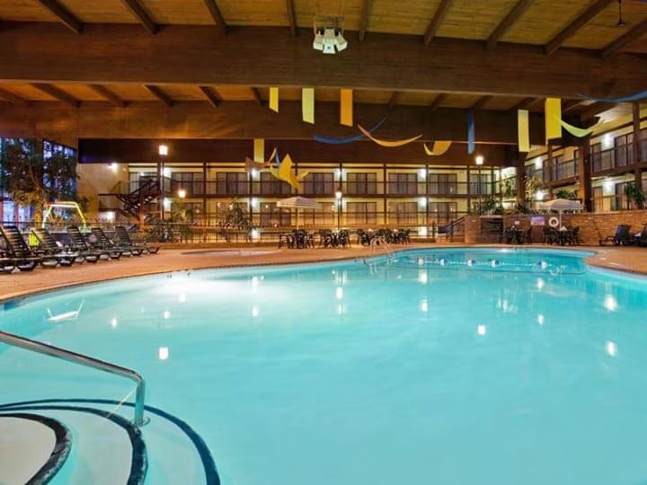 Book a Hotel Near Six Flags St. Louis in Eureka, MO