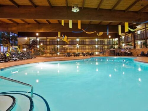 Hotel Near Six Flags St. Louis with Indoor Swimming Pool